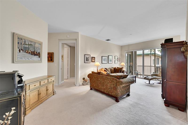 Image 11 of 44 For 7921 Exeter Blvd  202