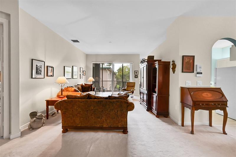 Image 13 of 44 For 7921 Exeter Blvd  202