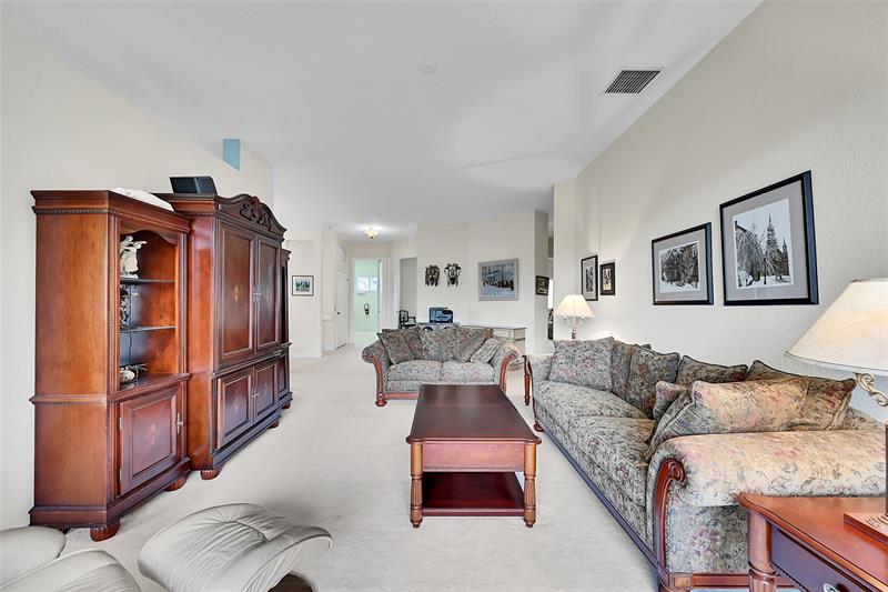 Image 15 of 44 For 7921 Exeter Blvd  202