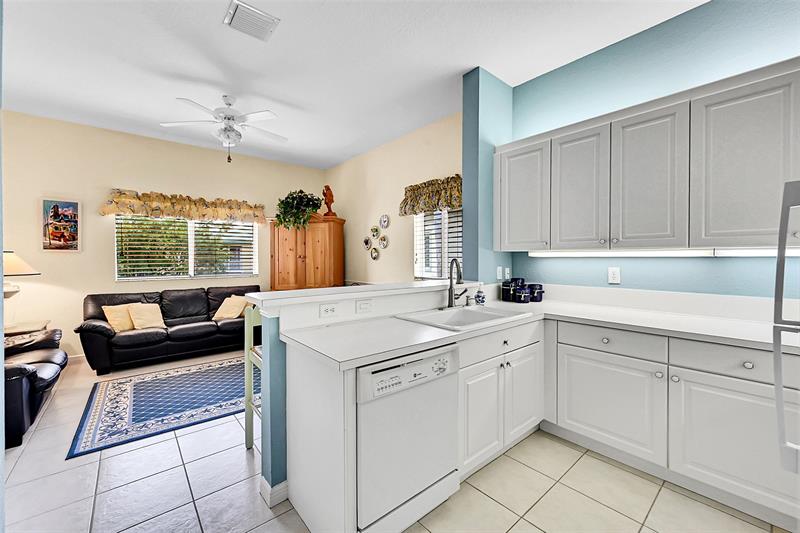 Image 18 of 44 For 7921 Exeter Blvd  202