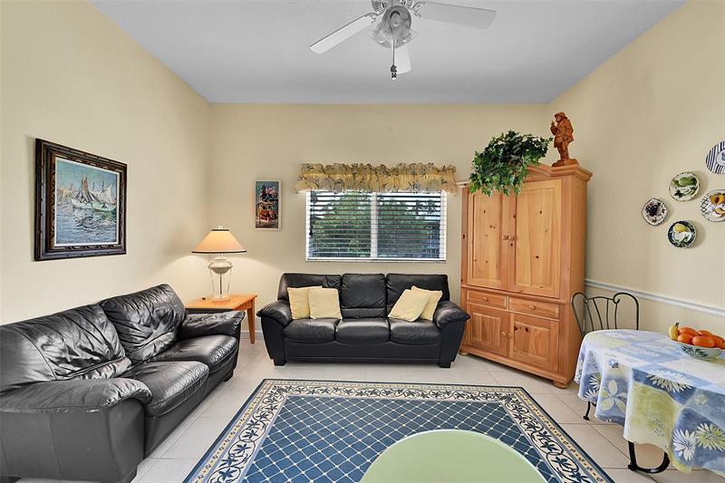 Image 22 of 44 For 7921 Exeter Blvd  202