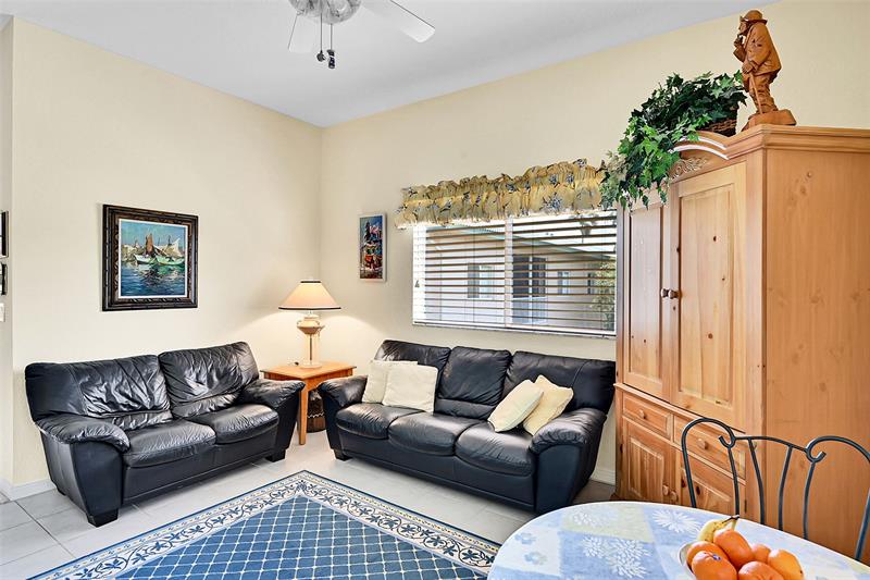 Image 23 of 44 For 7921 Exeter Blvd  202