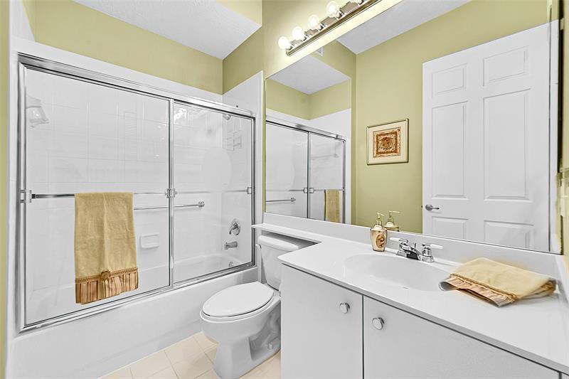 Image 32 of 44 For 7921 Exeter Blvd  202