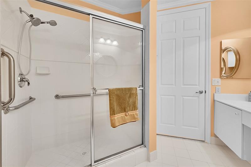 Image 37 of 44 For 7921 Exeter Blvd  202