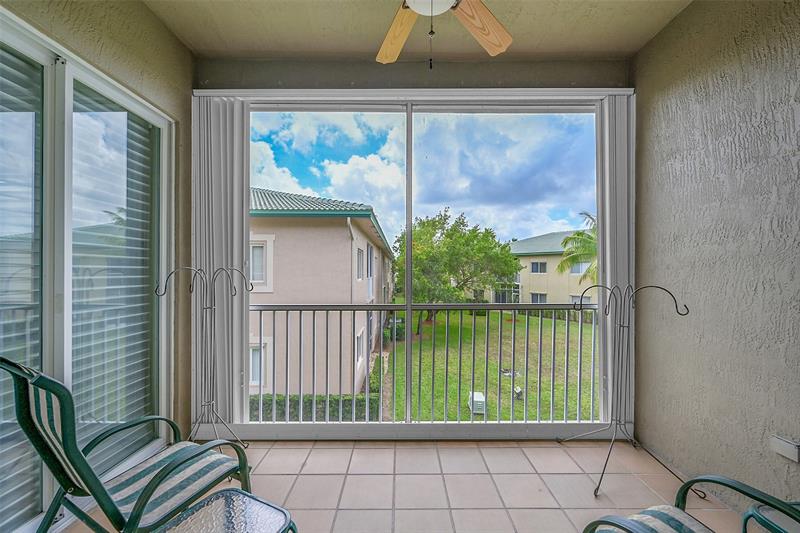 Image 40 of 44 For 7921 Exeter Blvd  202
