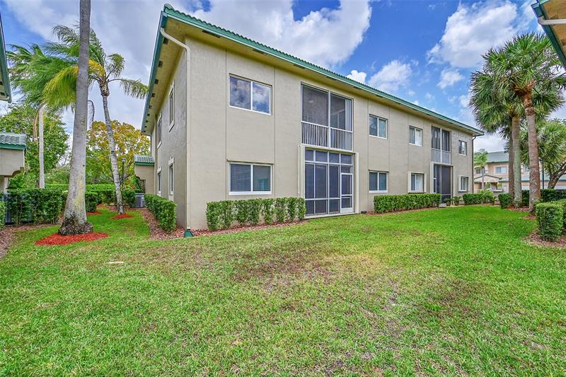 Image 43 of 44 For 7921 Exeter Blvd  202
