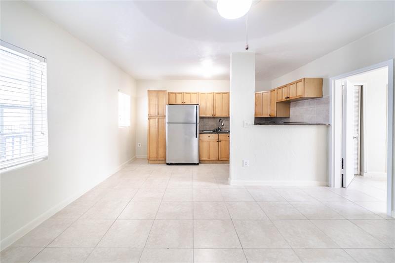 Image 10 of 21 For 3615 Thomas Ave  15