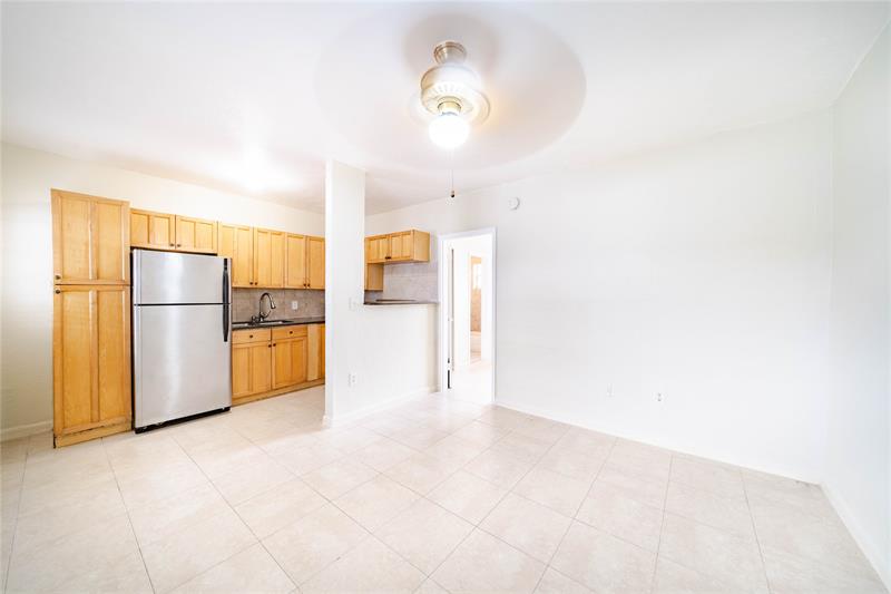 Image 11 of 21 For 3615 Thomas Ave  15