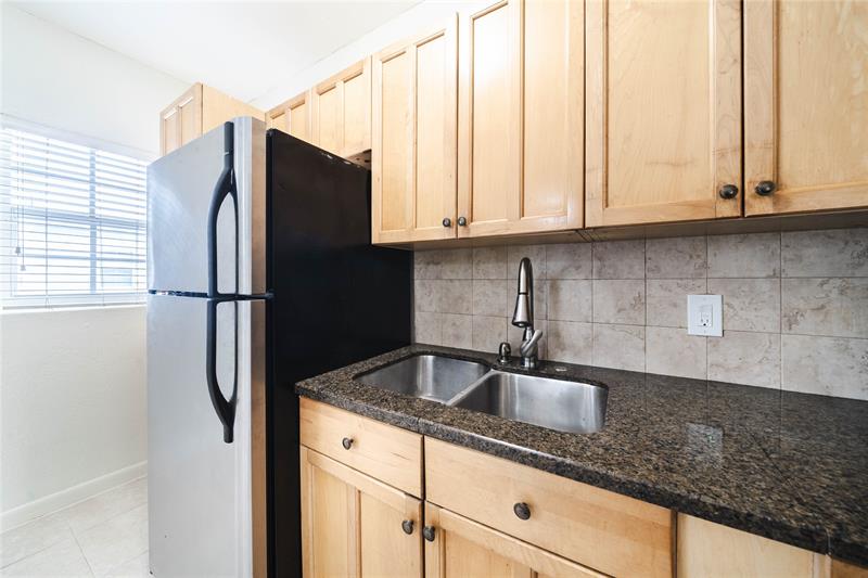 Image 13 of 21 For 3615 Thomas Ave  15