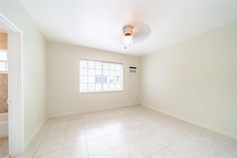 Image 17 of 21 For 3615 Thomas Ave  15