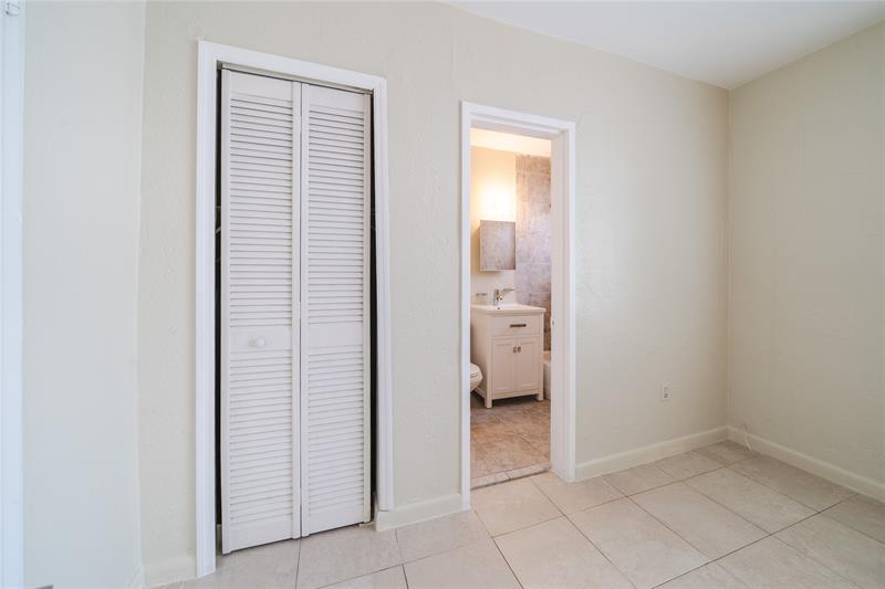 Image 18 of 21 For 3615 Thomas Ave  15