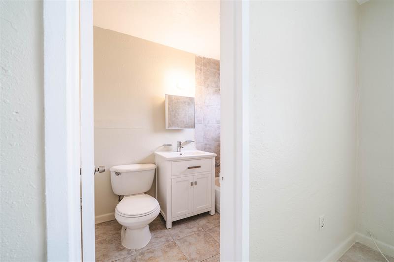 Image 19 of 21 For 3615 Thomas Ave  15