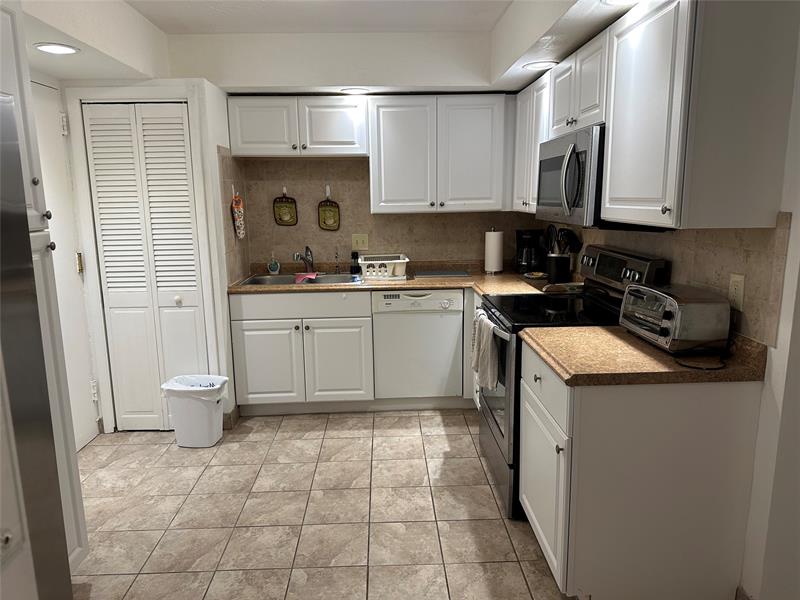 Image 6 of 14 For 4100 Galt Ocean Dr  611