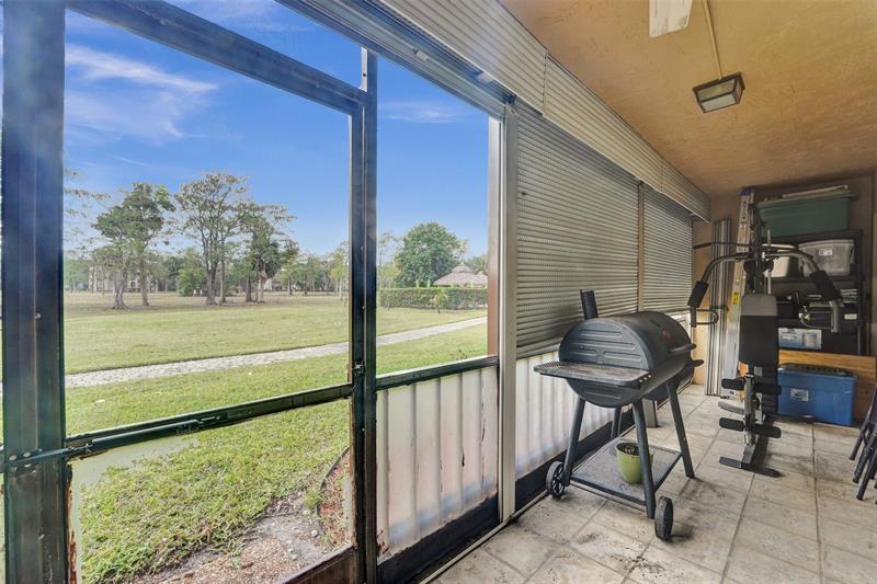 Image 28 of 33 For 6200 44th St  103