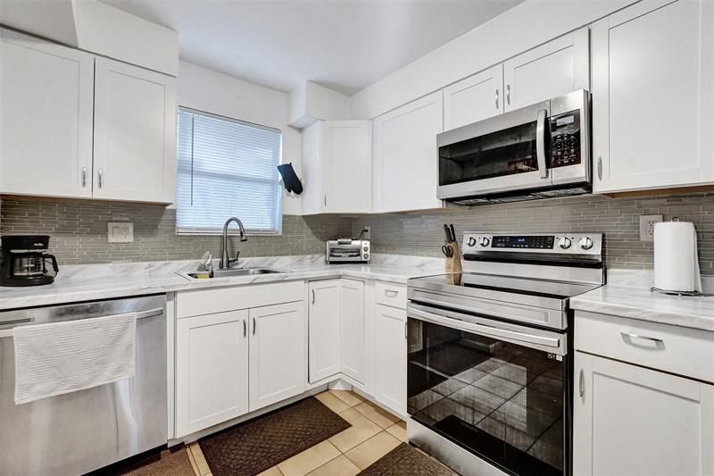 Image 3 of 33 For 6200 44th St  103