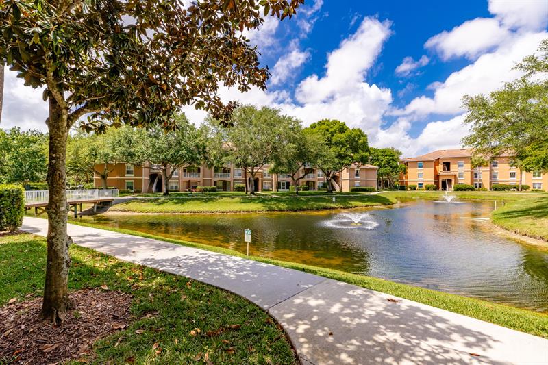 Image 27 of 49 For 5020 Fairways Cir  J107