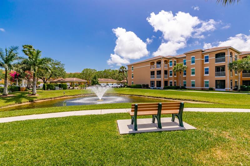 Image 30 of 49 For 5020 Fairways Cir  J107
