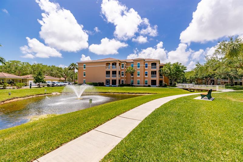 Image 31 of 49 For 5020 Fairways Cir  J107