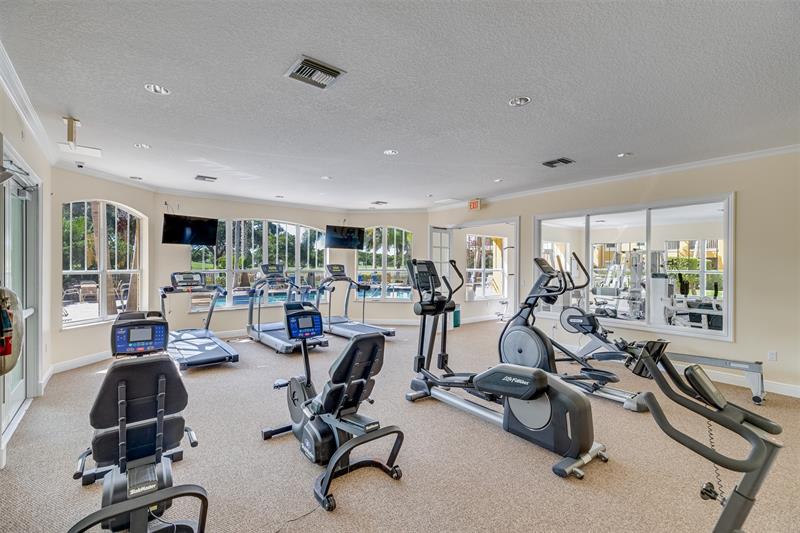 Image 43 of 49 For 5020 Fairways Cir  J107