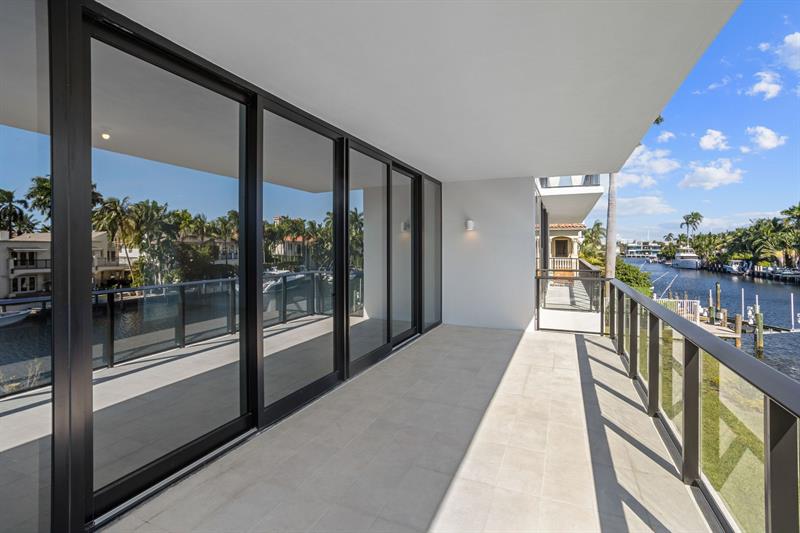 Image 10 of 42 For 160 Isle Of Venice Dr  203