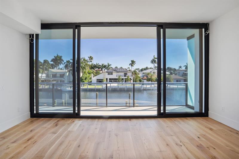 Image 18 of 42 For 160 Isle Of Venice Dr  203
