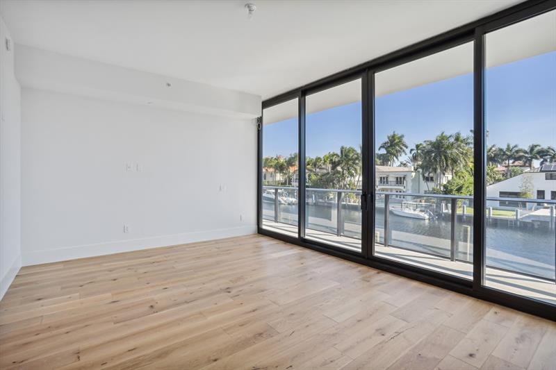 Image 19 of 42 For 160 Isle Of Venice Dr  203