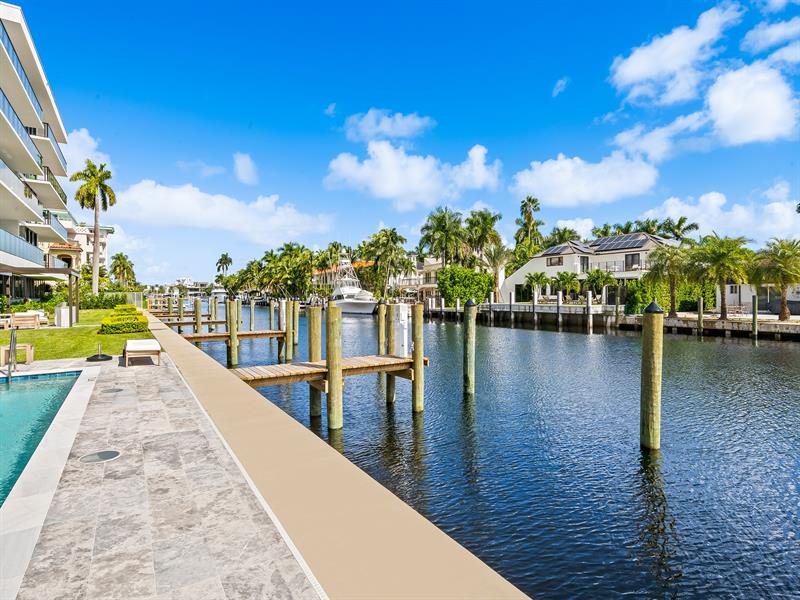 Image 33 of 42 For 160 Isle Of Venice Dr  203