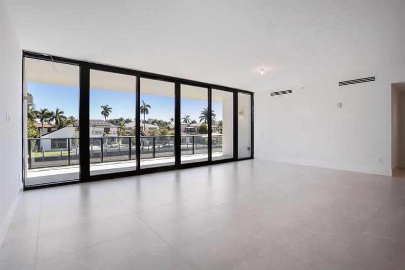 Image 7 of 42 For 160 Isle Of Venice Dr  203