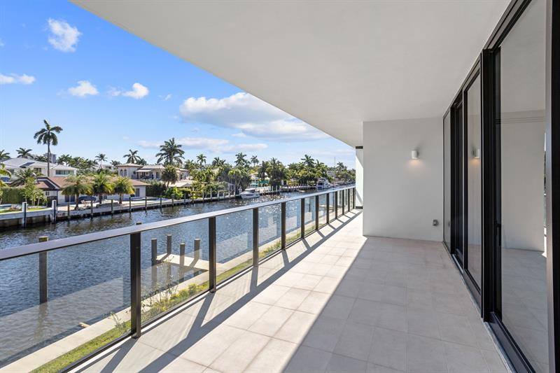 Image 9 of 42 For 160 Isle Of Venice Dr  203