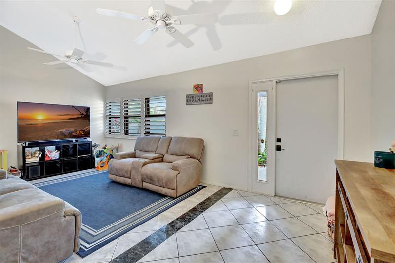 Image 10 of 43 For 11851 37th St