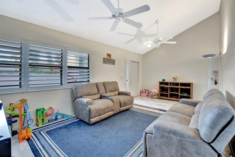 Image 11 of 43 For 11851 37th St