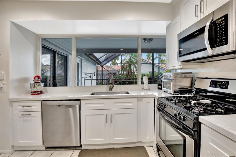 Image 14 of 43 For 11851 37th St
