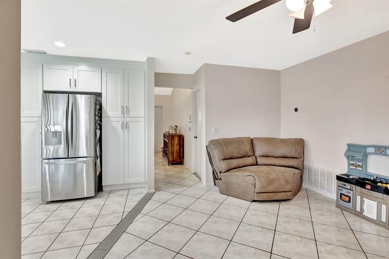 Image 18 of 43 For 11851 37th St