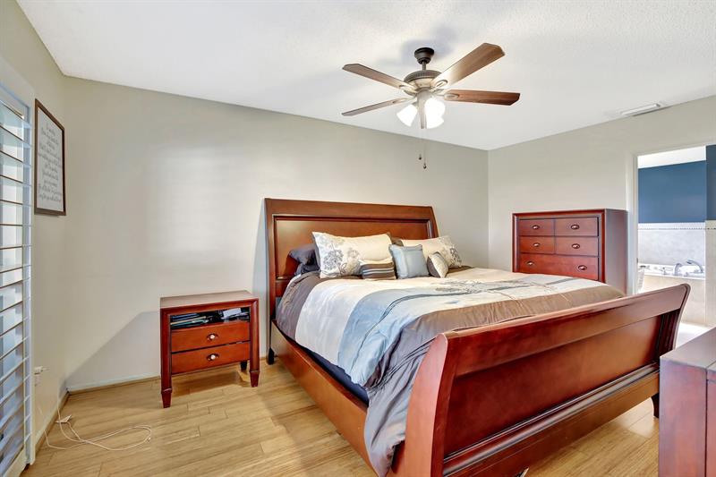 Image 22 of 43 For 11851 37th St