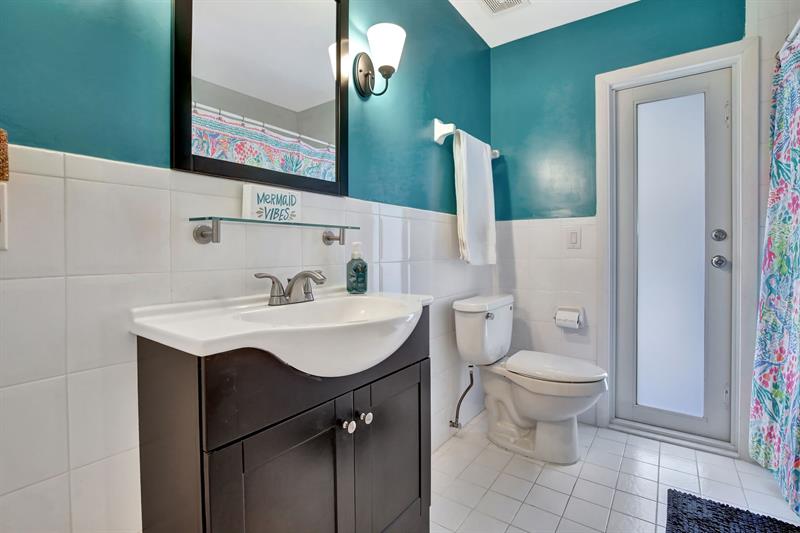 Image 36 of 43 For 11851 37th St