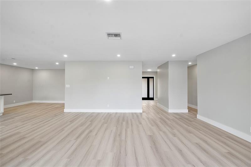 Image 11 of 38 For 1024 83rd Dr