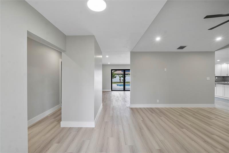 Image 13 of 38 For 1024 83rd Dr
