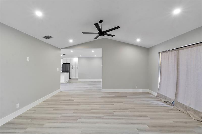 Image 15 of 38 For 1024 83rd Dr