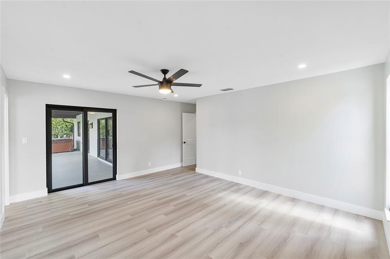 Image 16 of 38 For 1024 83rd Dr