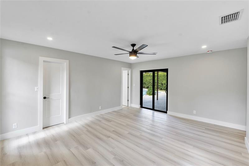 Image 17 of 38 For 1024 83rd Dr