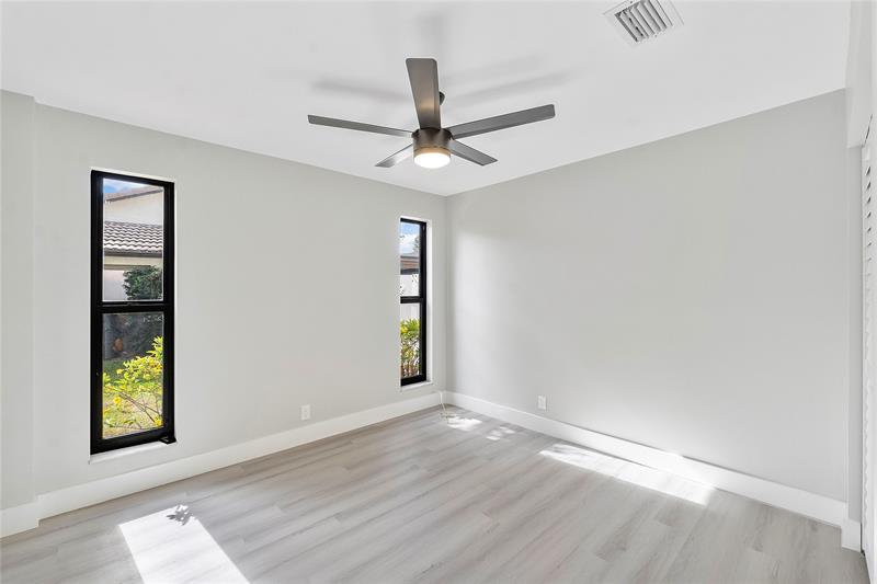Image 19 of 38 For 1024 83rd Dr