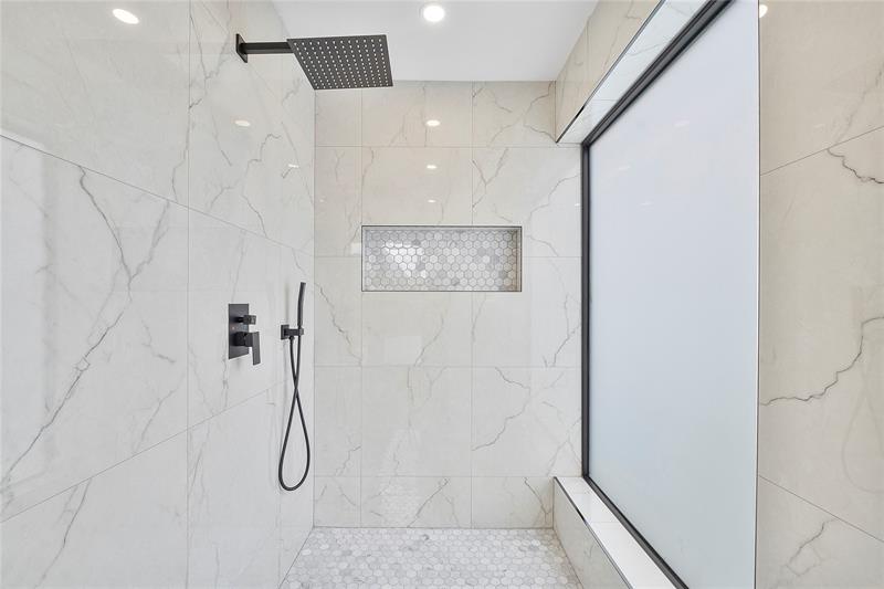 Image 21 of 38 For 1024 83rd Dr