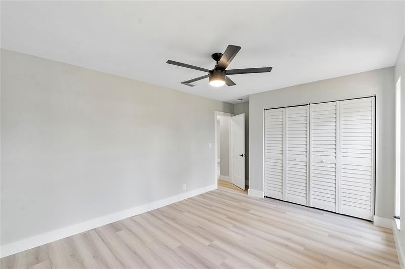 Image 24 of 38 For 1024 83rd Dr