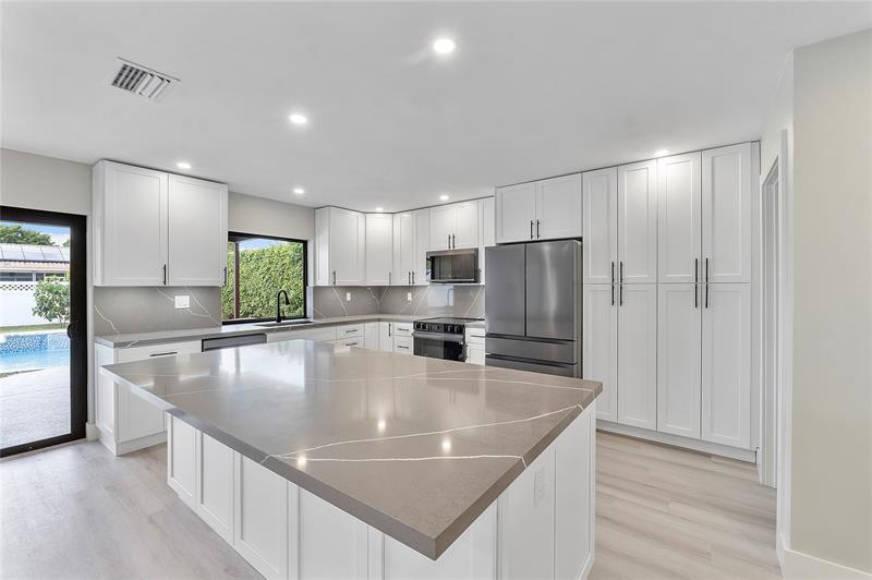 Image 3 of 38 For 1024 83rd Dr