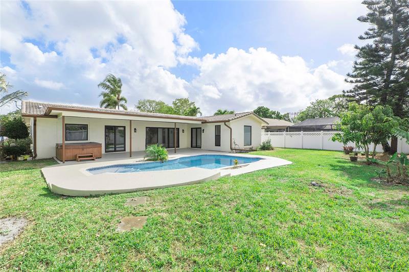 Image 34 of 38 For 1024 83rd Dr