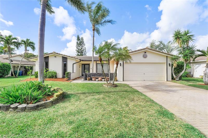 Image 4 of 38 For 1024 83rd Dr