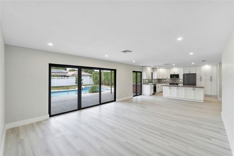 Image 7 of 38 For 1024 83rd Dr