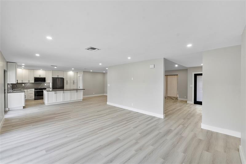 Image 8 of 38 For 1024 83rd Dr
