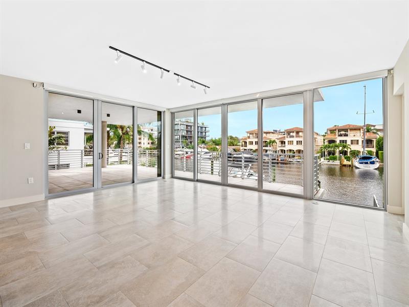Image 10 of 47 For 133 Isle Of Venice Dr  201