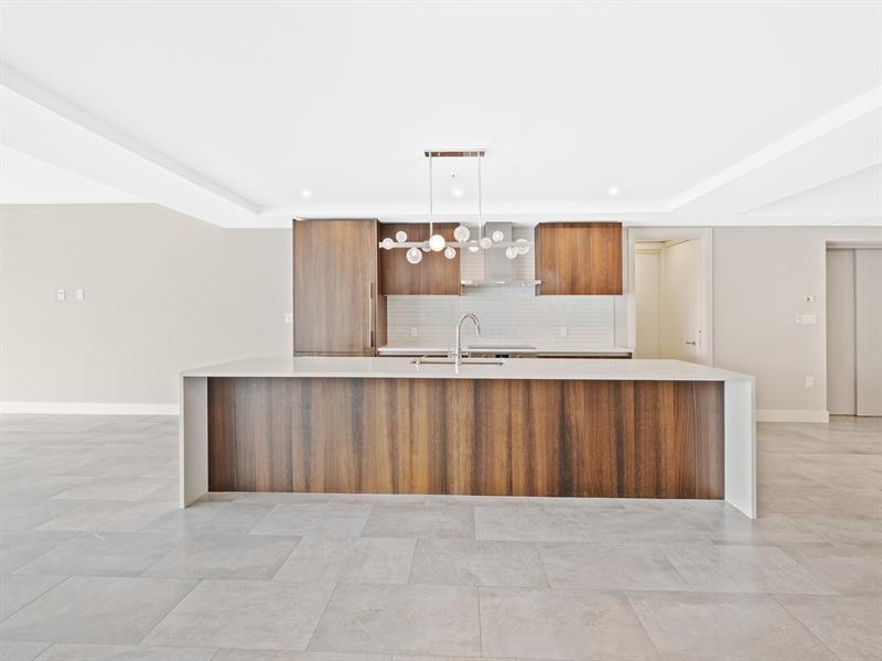 Image 14 of 47 For 133 Isle Of Venice Dr  201